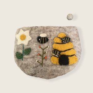🐝Felted Bee Pouch🐝